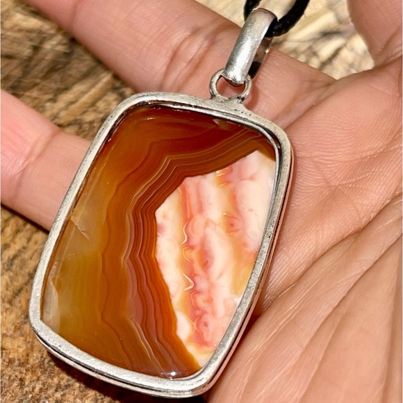 Beautiful Sardonyx Agate Pendant 2 1/4” - Picture 12 of 15